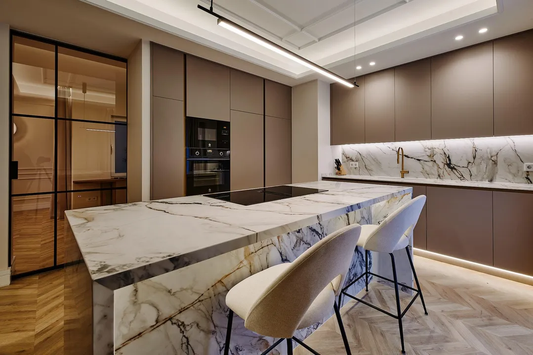 Calle Diego de Leon III image 5