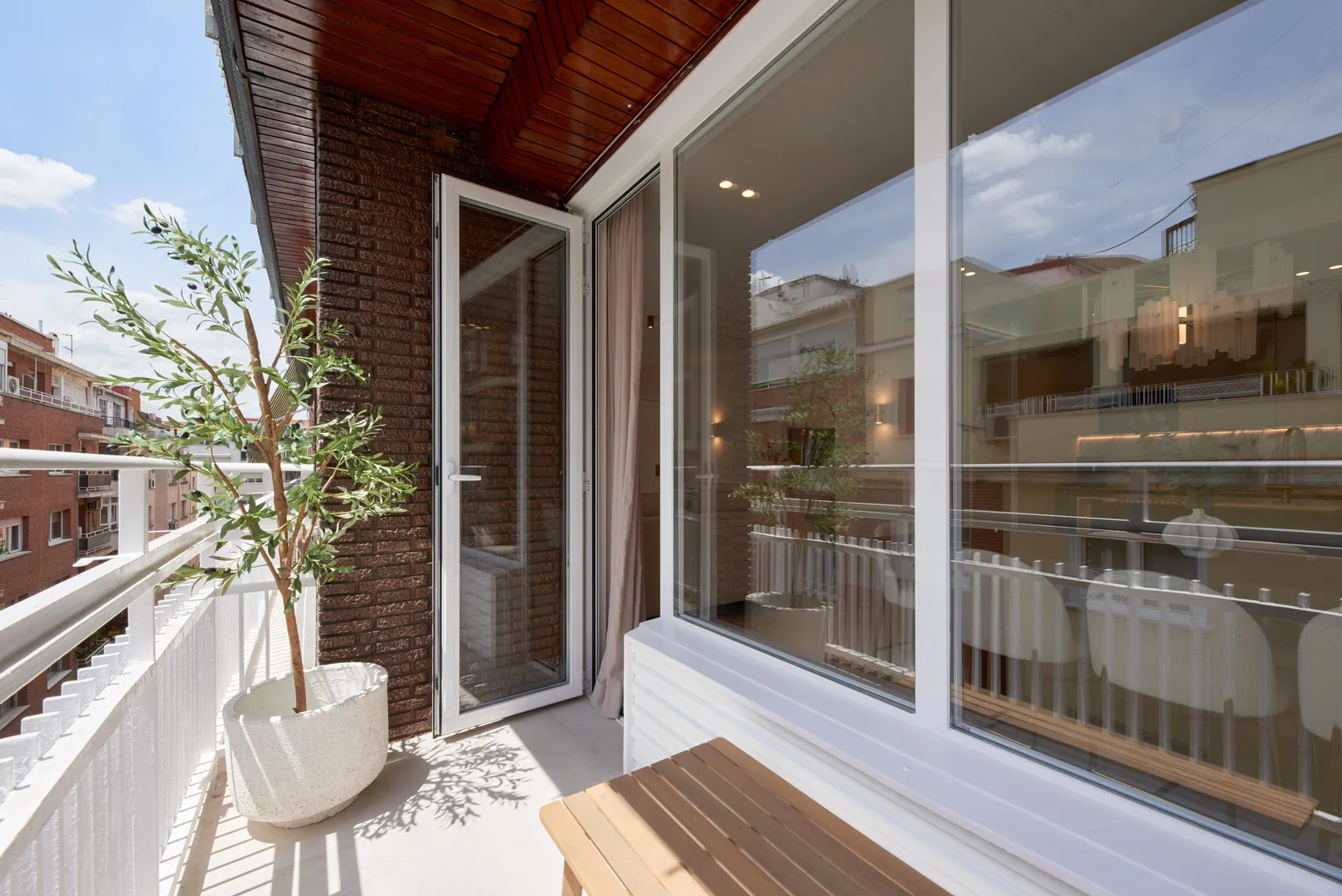 New home with terrace image 3