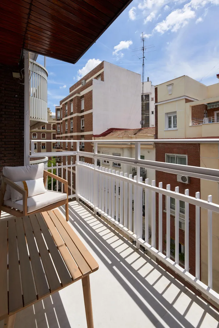 New home with terrace image 4