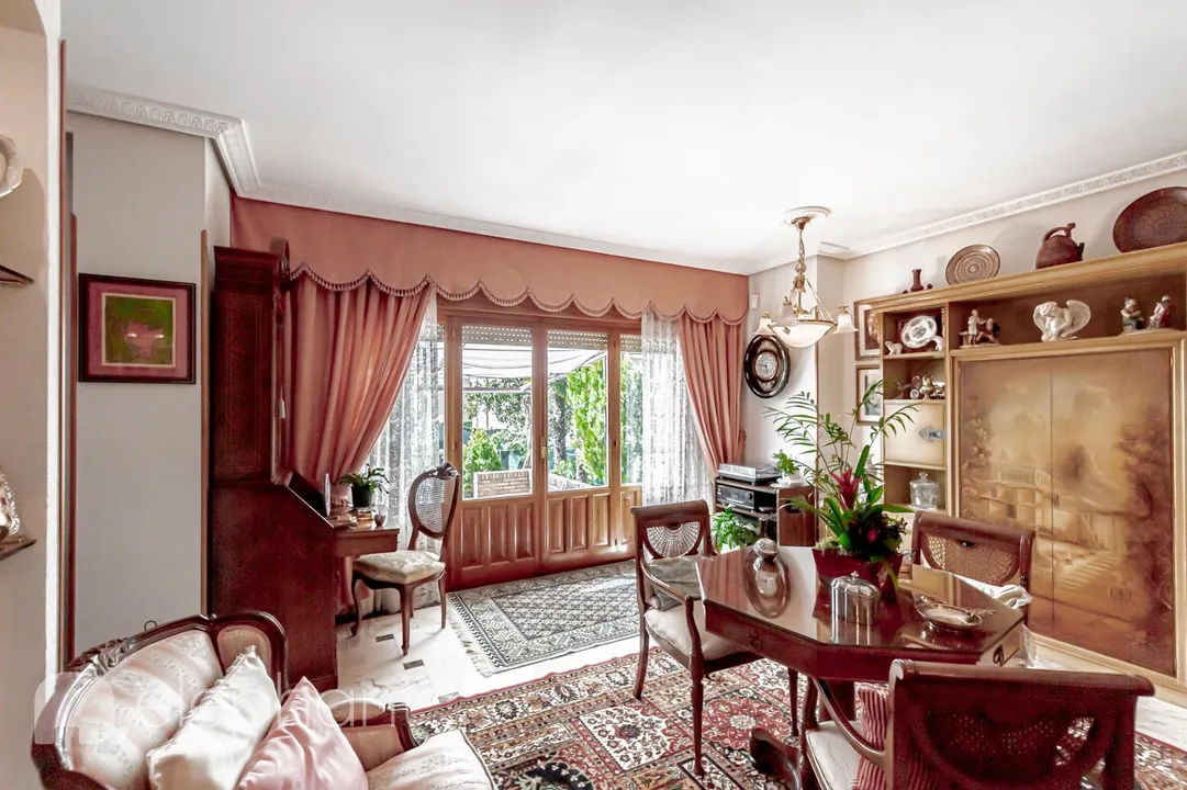 Un nuevo hogar para tu familia en este acogedor chalet image 1