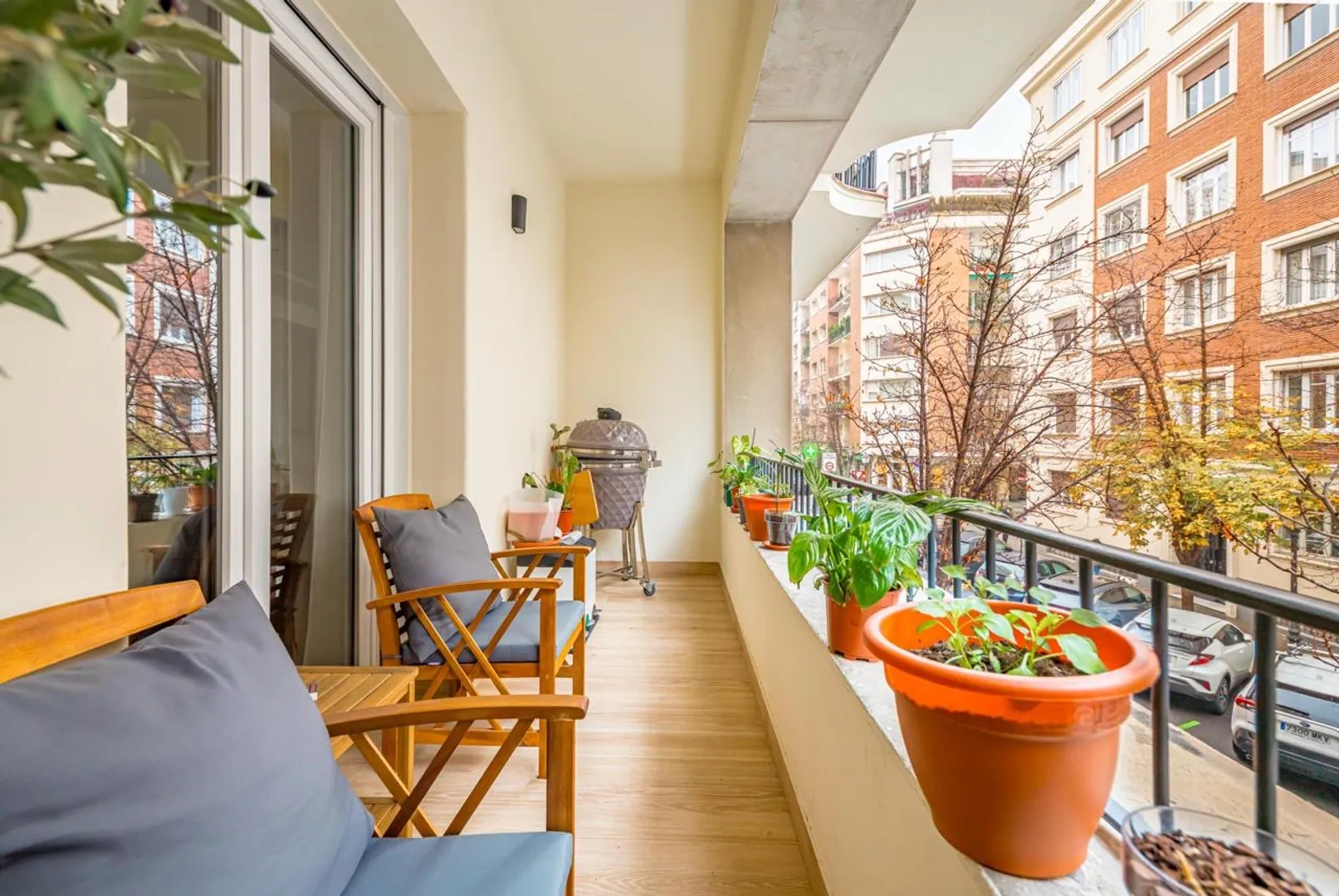 Imagen 1 de Renovated apartment with terrace and storage room