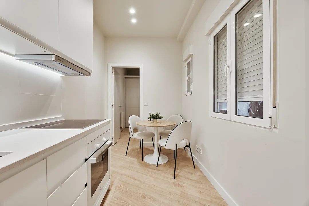 Juan Bravo , B I image 2