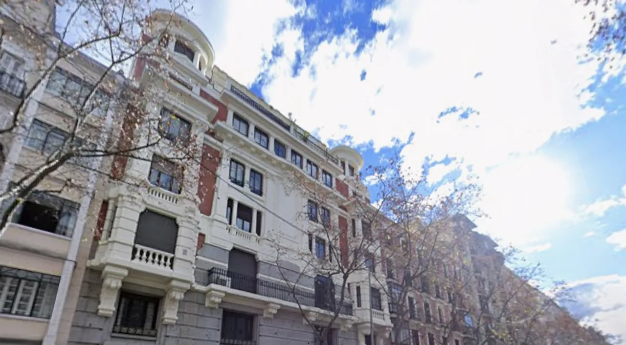 Velázquez , Dcha I image 0