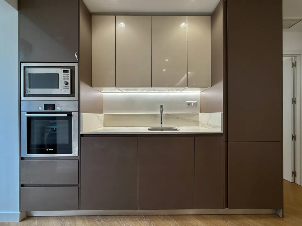 Alcalá Nineteen image 2